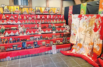 長屋門公園のひな人形※過去の様子