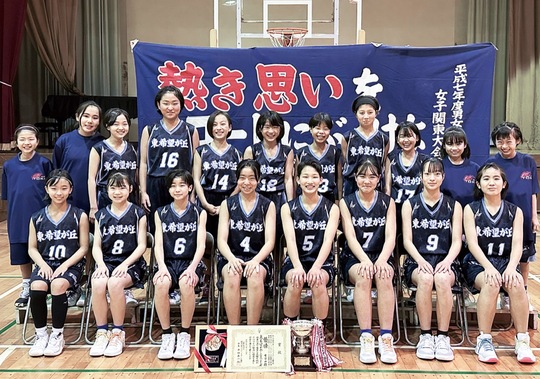 優勝を喜ぶ選手たち