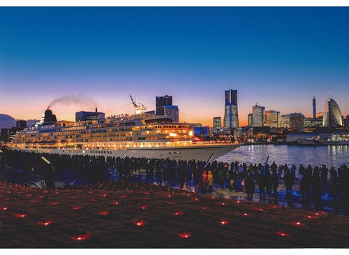 特選「聖なる夜の出港」（市提供）