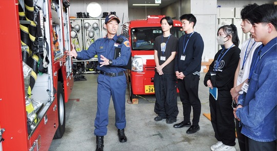 消防車両を見学した