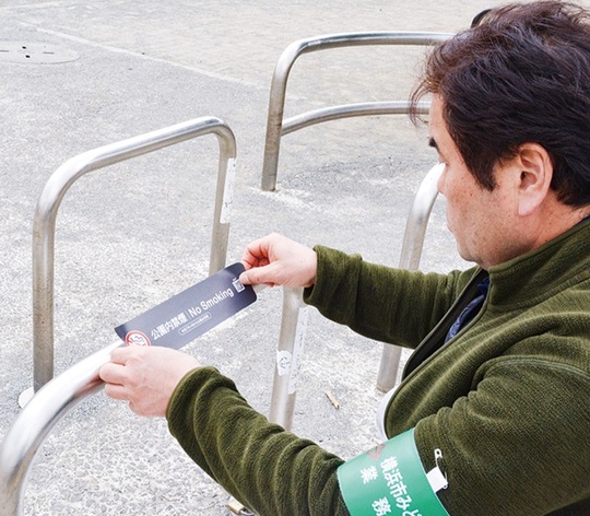 ステッカーを貼る委託事業者