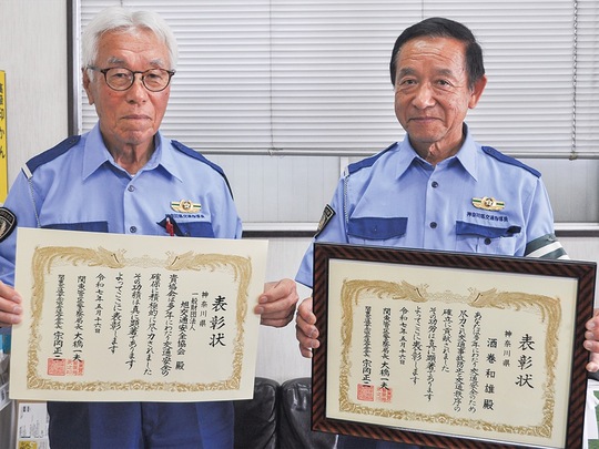 表彰を受けた小磯会長（左）と酒巻さん