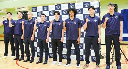 会見に参加した選手たち