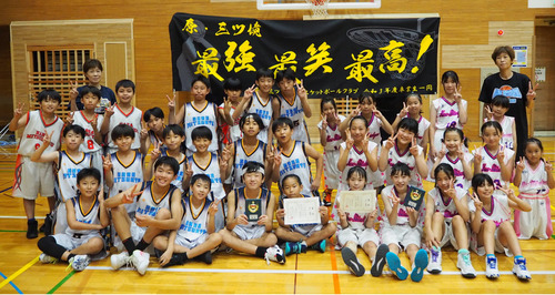 優勝を喜ぶ原・三ツ境の選手ら※協会より写真提供