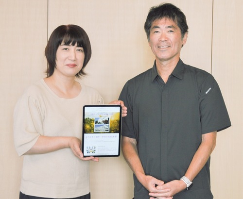 有村代表（右）とメンバー