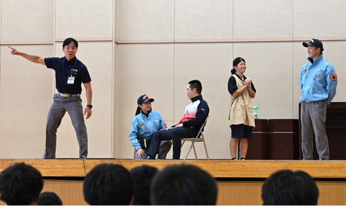 教員や署員による”寸劇”