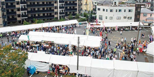 大勢の人で賑わう会場※写真は過去の様子