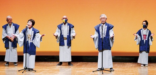 自慢の声を披露する相撲甚句※過去の様子