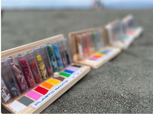 色ごとに分別されたマイクロプラスチック