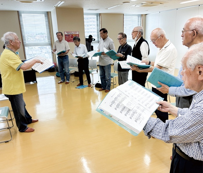 音楽を通じ交流深める　平均84歳の”ダンディ”合唱団