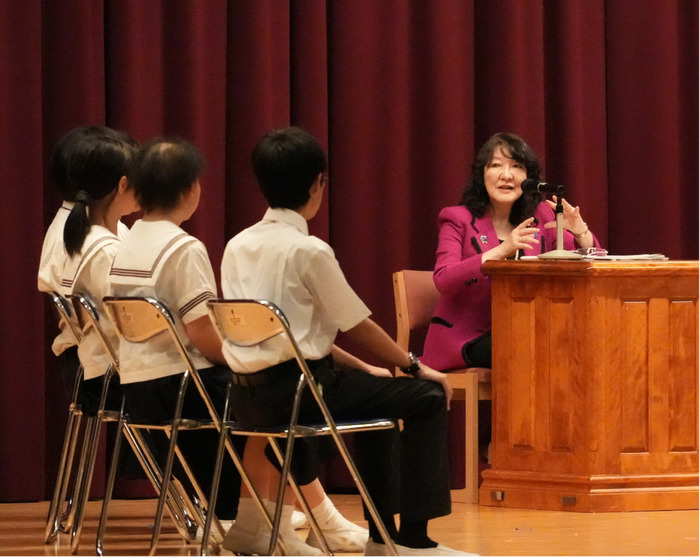 横浜富士見丘学園（横浜市旭区）　片山さつき財務大臣が講演　生徒と意見交換も