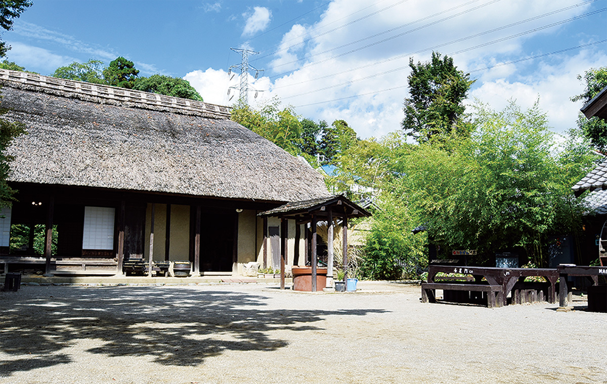 長屋門公園内の母屋