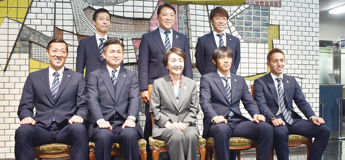 林文子市長(前列中央)を囲み集合写真