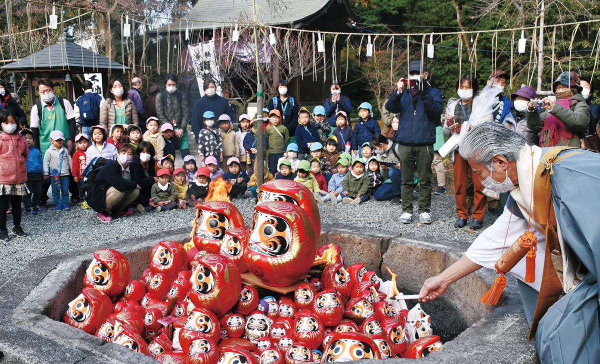 だるま市で無病息災祈願 (写真1)