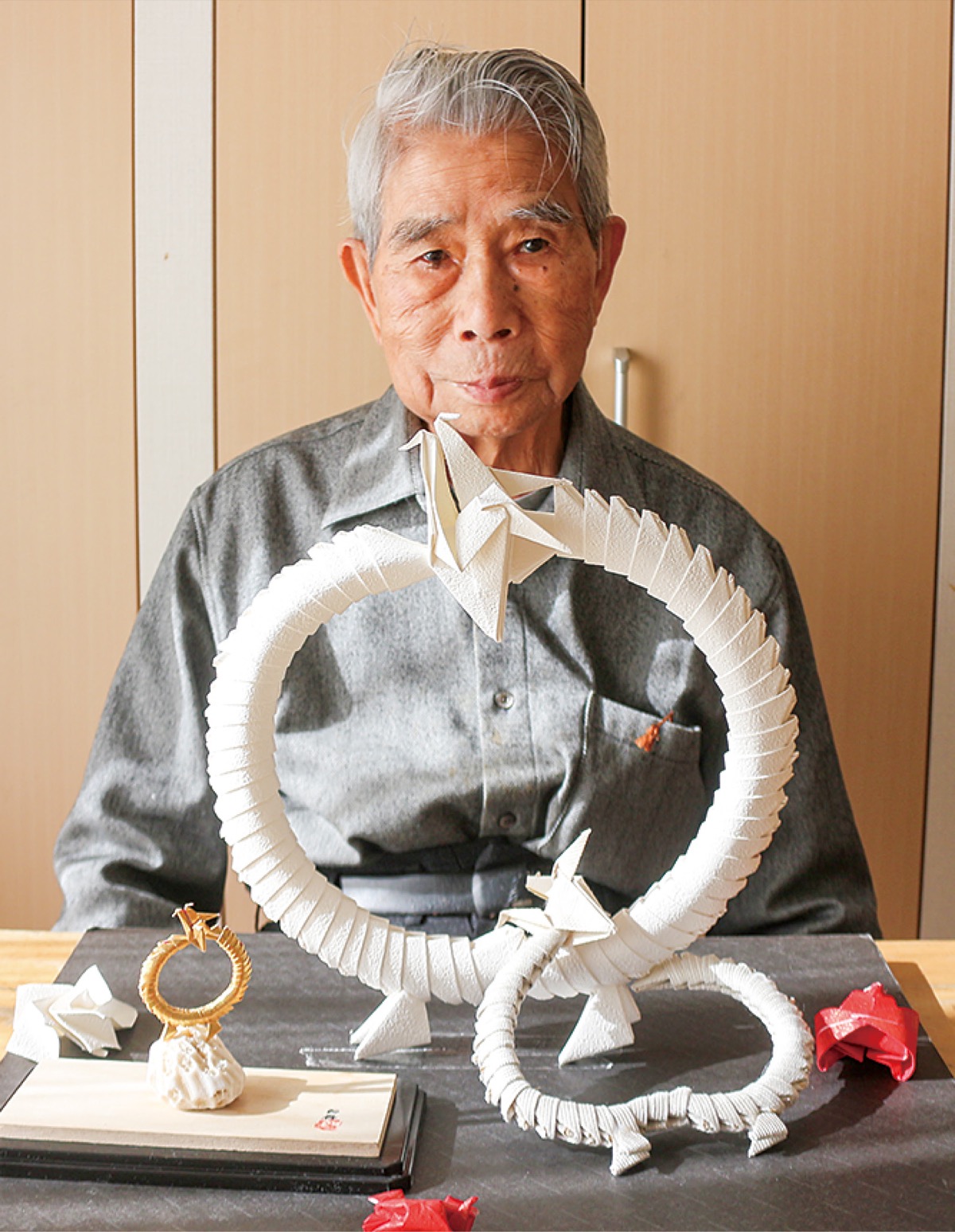 龍の他に兜や亀、バラなども作る