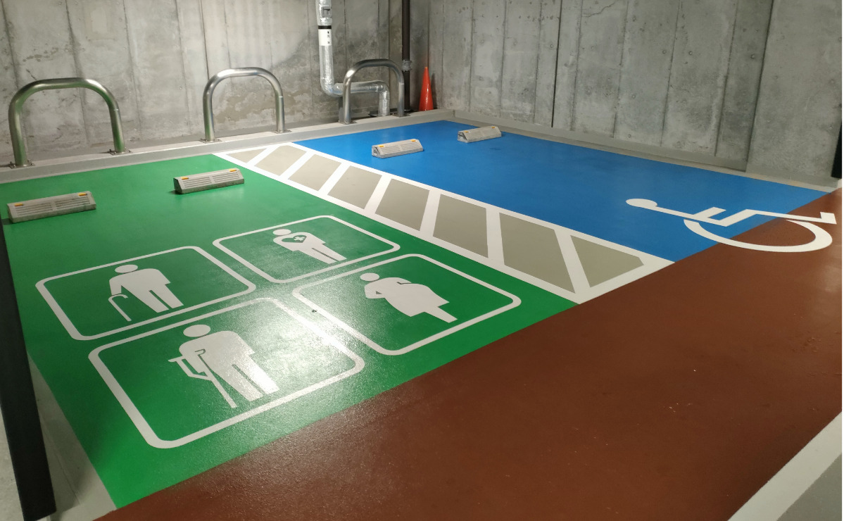 市庁舎駐車場に設けられている「優先駐車区画」(緑色の部分)