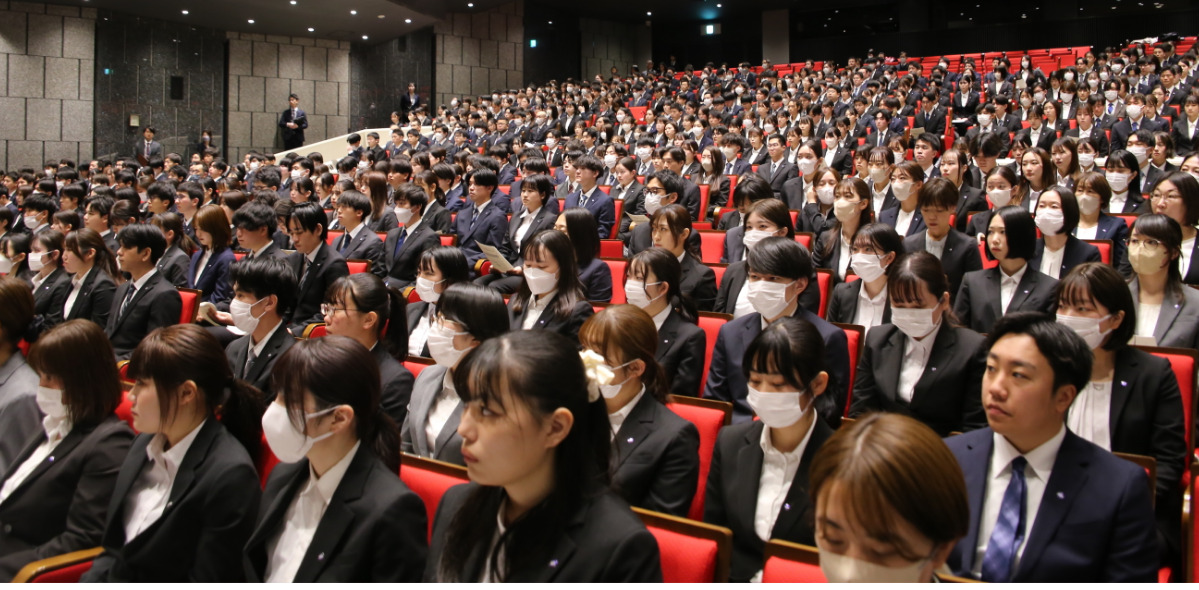 採用式に参加した新職員