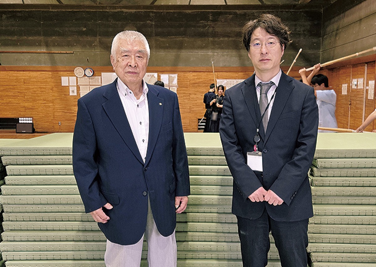 母校に柔道畳50枚寄贈