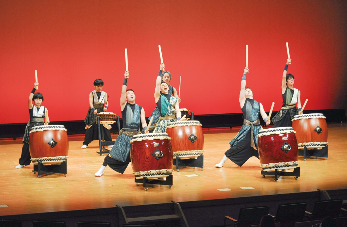 区民の熱演に歓声