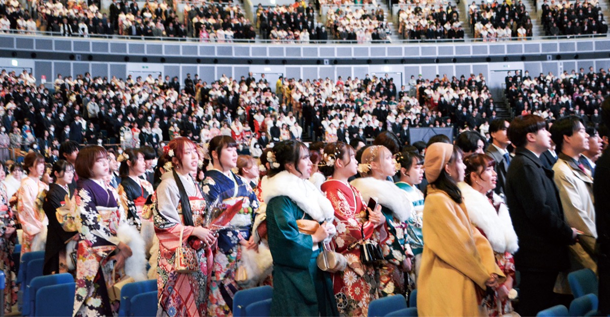 ３万４千人が門出迎える