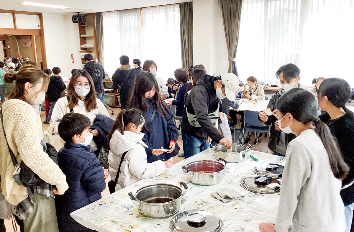 地域で草木染の展示会