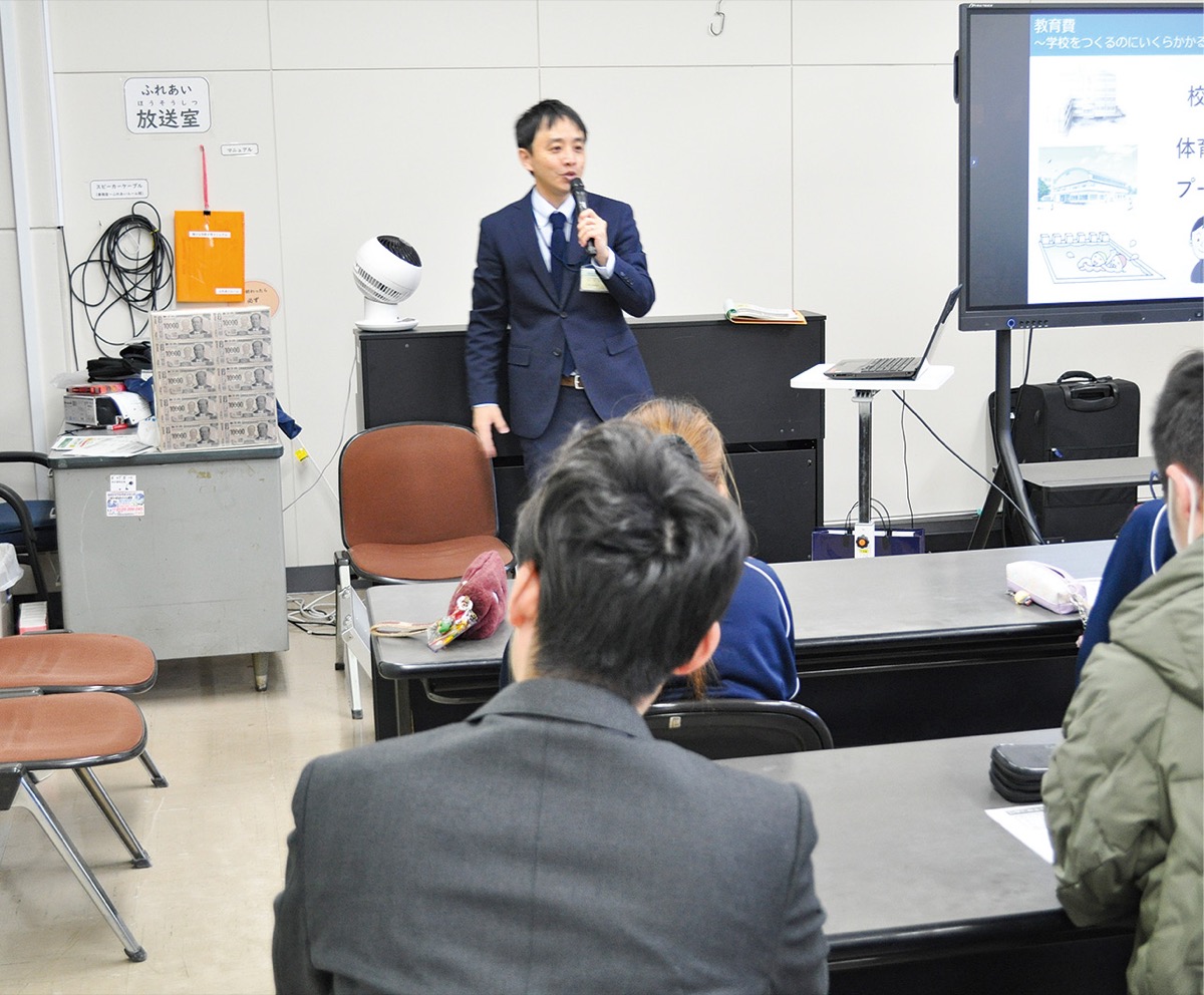 視覚的に「１億円」のボリューム感を伝えた