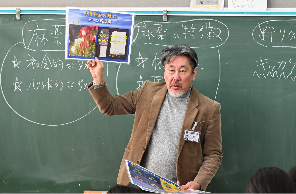 熱心に説明するメンバー