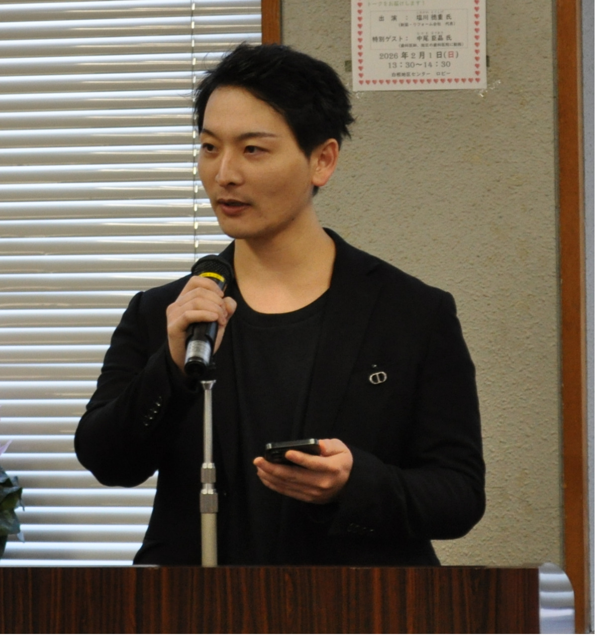 口の健康の重要性を説明する中尾さん