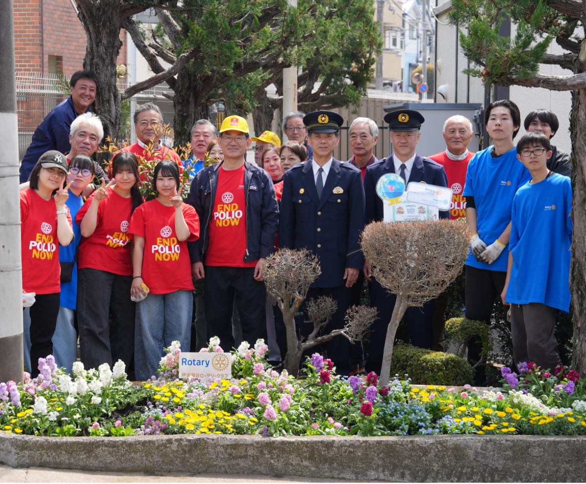 RC会員、高校生、警察署員が協力した