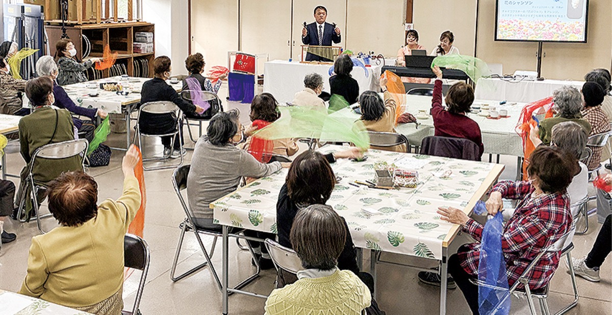スカーフを使った会場一体型の演奏も