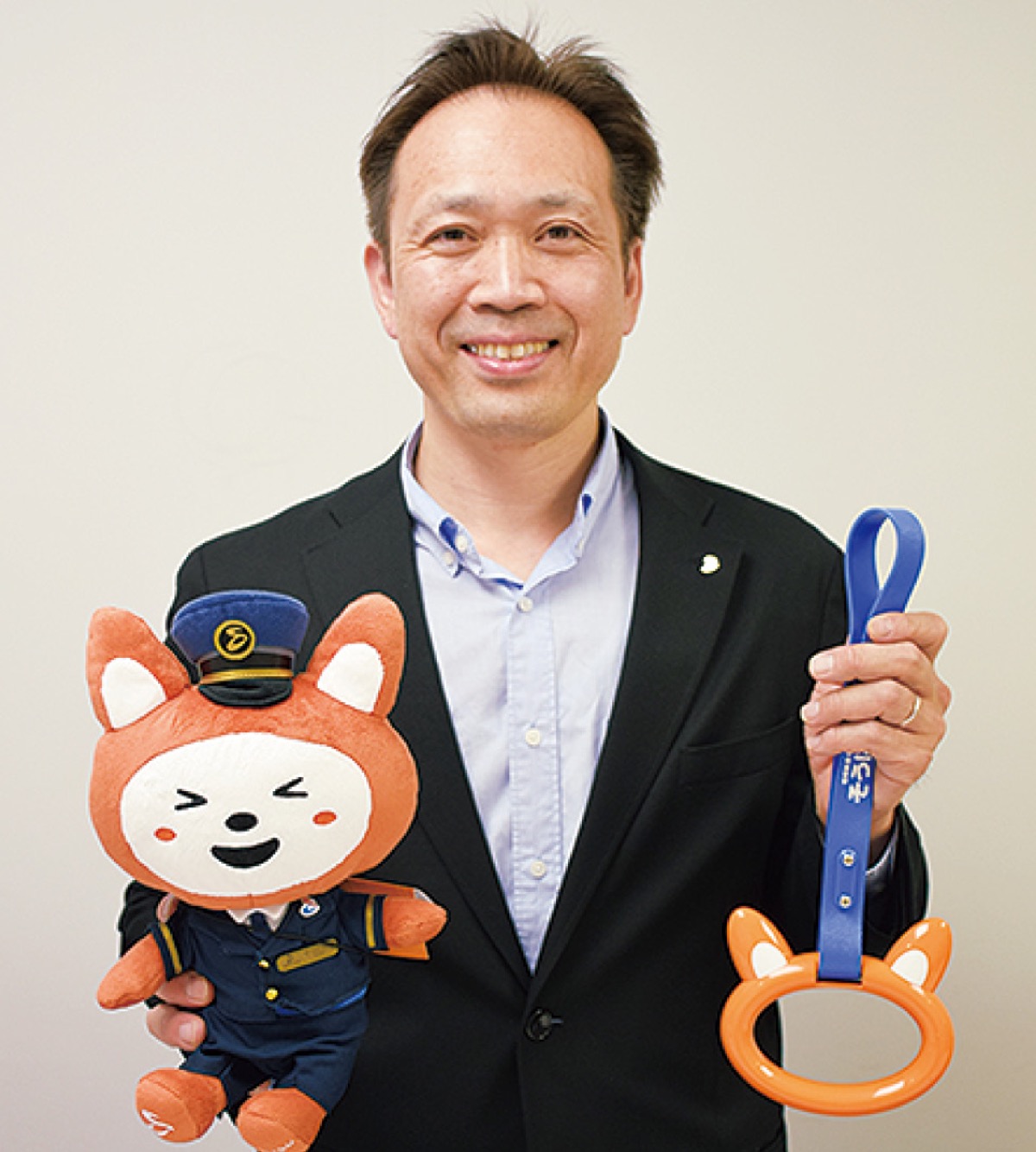 そうにゃんグッズを紹介する玉田さん