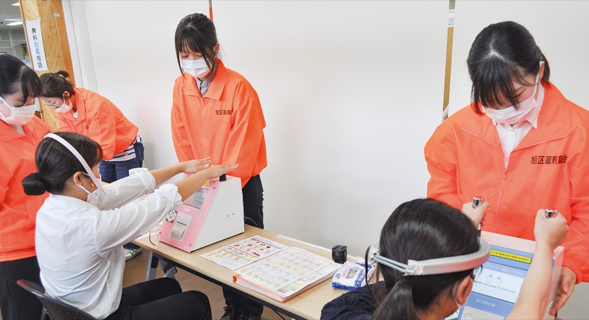 心身の状態を調べられる機器が並んだ