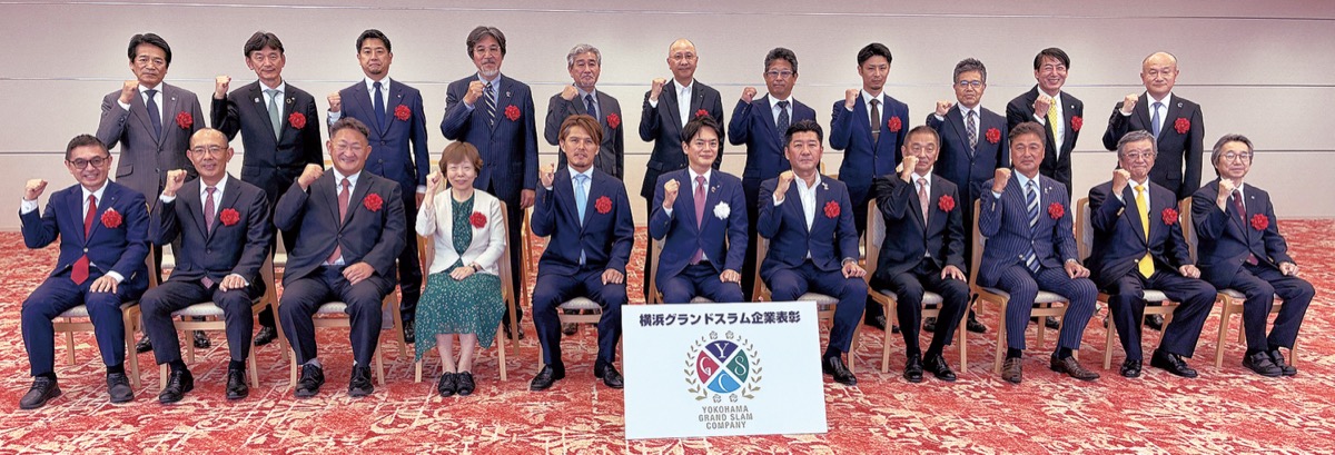 ６月には市庁舎で表彰式が執り行われた