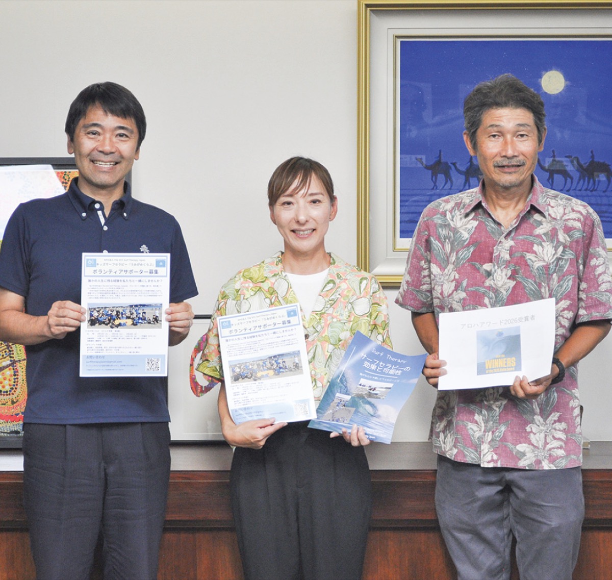 表敬訪問の様子。左から松尾市長、津田さん、柴田さん