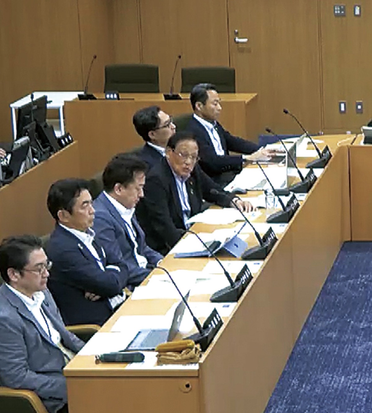 特別委員会で提言を行った
