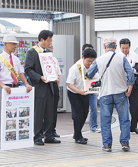 横浜瀬谷ロータリークラブも街頭活動に参加（10月２日・三ツ境駅前）