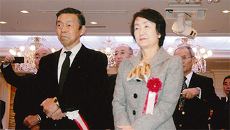 小川代表幹事（左）と林市長