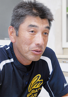 日大藤沢高卒、いすゞ自動車で13年間プレー。日藤監督3年の後、前橋育英のコーチ3年を経て02年から監督。同校事務職員
