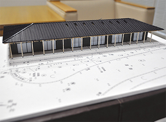 平屋で大きな屋根が特徴（完成予想模型）