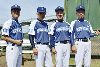左から中村さん、沼田さん、新井さん、荒川さん