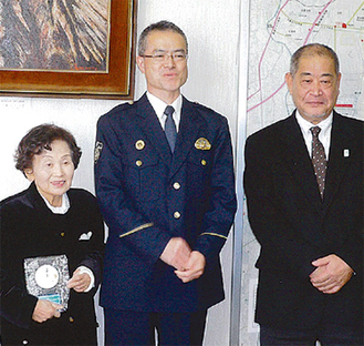 隼人中学高校鈴木紀代子校長（左）と吉野純三副校長