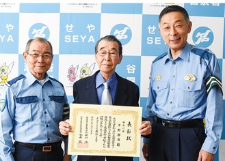 （左から）渋川会長、平野さん、村田署長