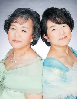 中野さん（左）石田さん母娘でコンサート