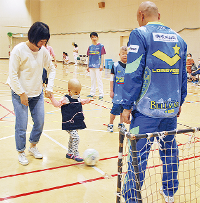 市内出身 久光さん 子どもたちを笑顔に フットサル通じ患者支援 瀬谷区 タウンニュース