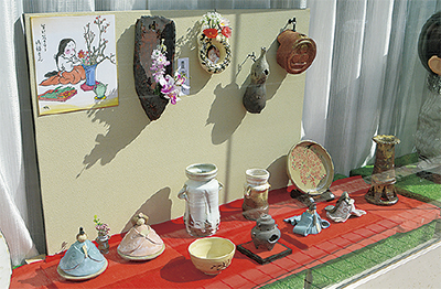 陶芸作品並ぶ 城南信金で展示 瀬谷区 タウンニュース