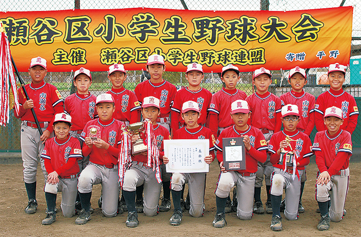 優勝を喜ぶ選手たち