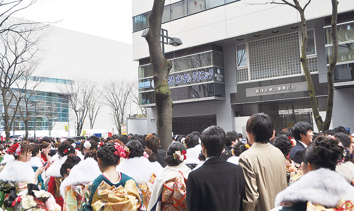 例年多くの新成人が新横浜に集う