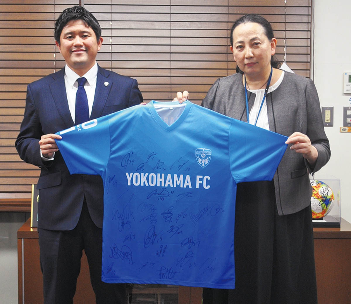 Ｊ１昇格、区長に報告