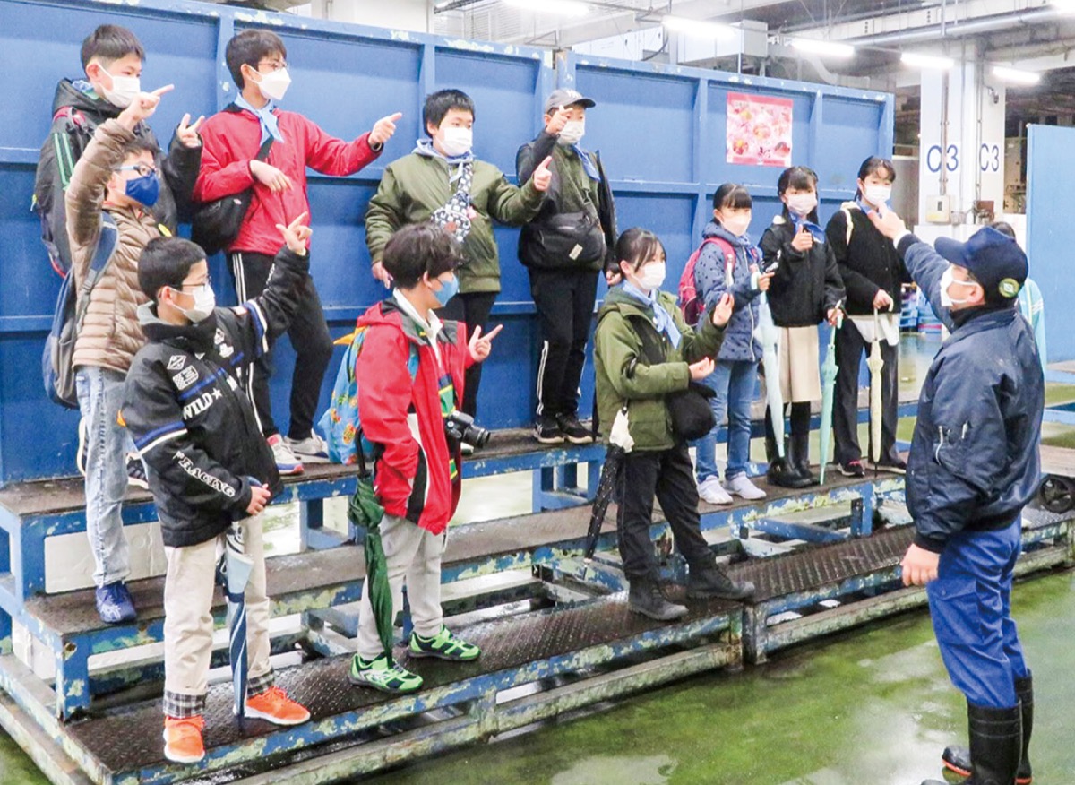 市場で物流学ぶ