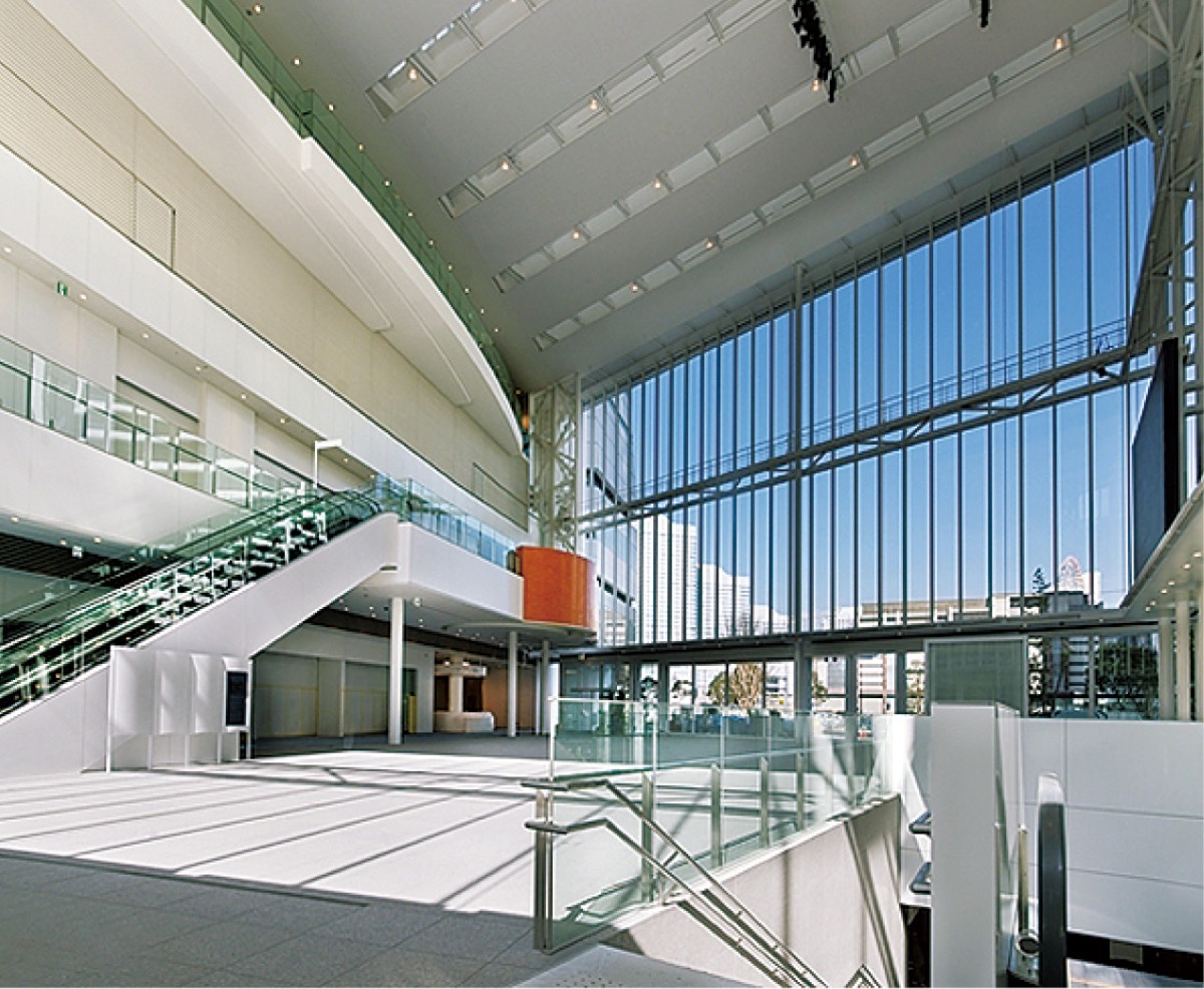 やぐらが組まれるアトリウム